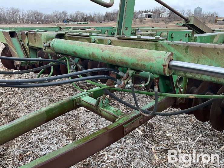 john-deere-235-image-16