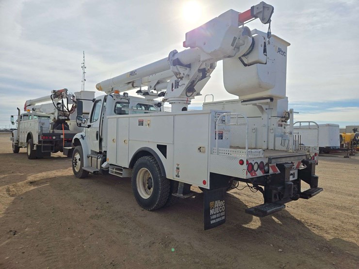 2013-freightliner-m2-106-image-6