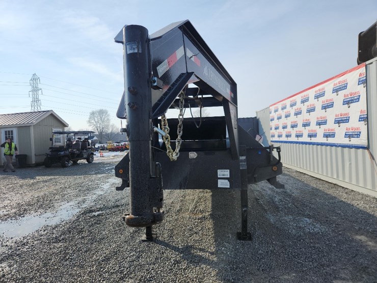 2023-ironbull-tilt-trailer-32'-gooseneck-w/-10'dovetail,-remote,-12,000#-winch-sn#088065-image-3