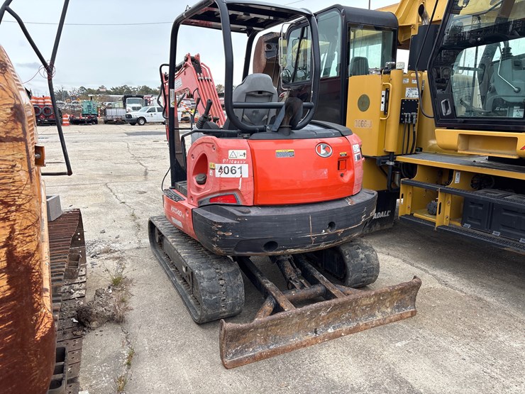 2017-kubota-kx040-4-image-4