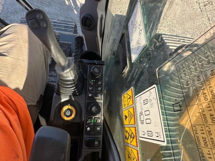 2019-caterpillar-320-image-21