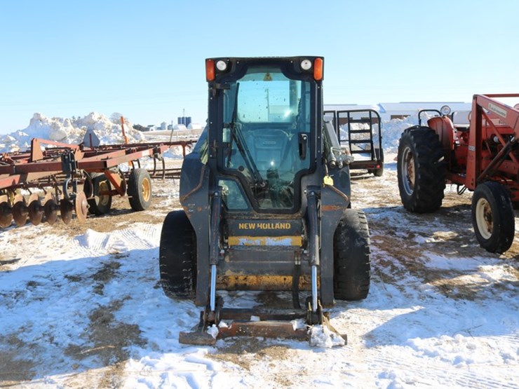new-holland-l218-image-2