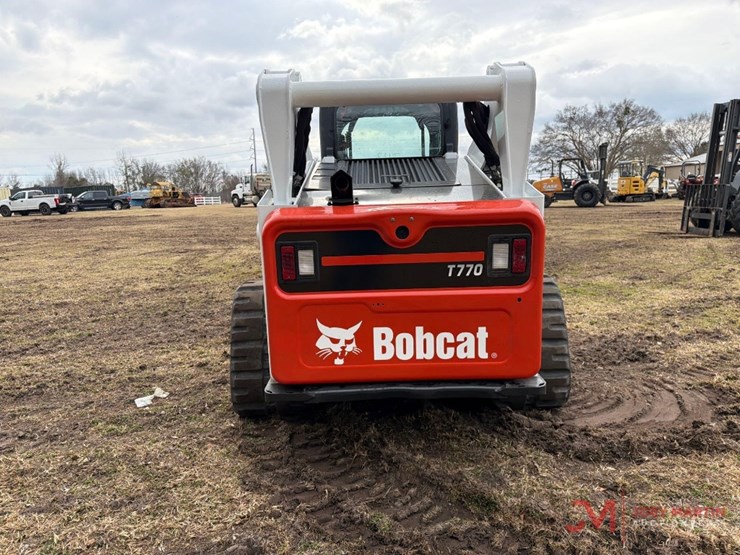 2015-bobcat-t770-image-4