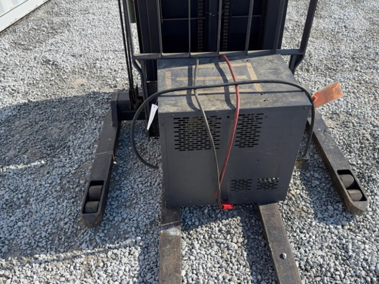 d-crown-e-walk-behind-fork-lift-model-e-sn#ga220787,-2-mast,-48"-forks,-incl.-work-hog-charger-image-12