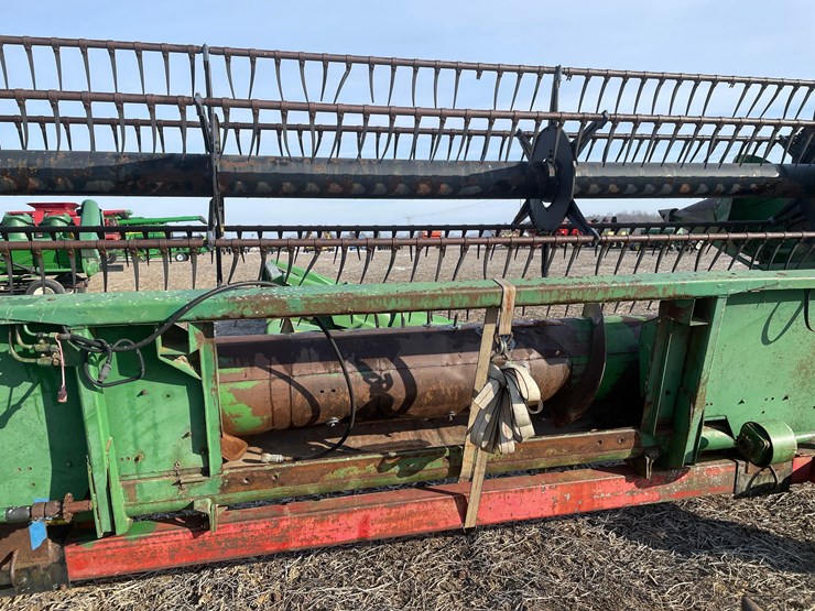 john-deere-220-image-5