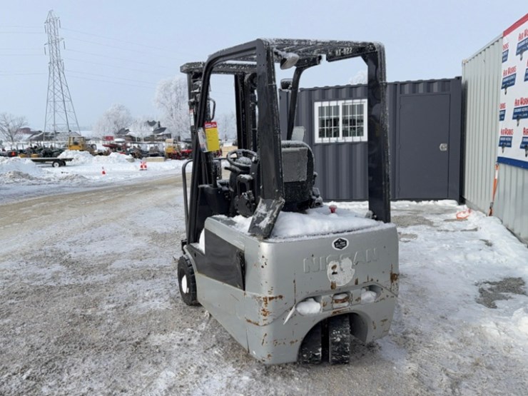 nissan-48"-forks-gray-forklift,-non-running-image-3