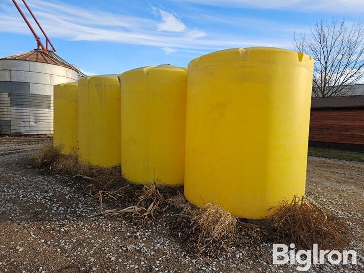 3000-gal-poly-liquid-holding-tanks-image-6