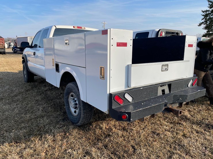 2006-chevrolet-2500-image-9