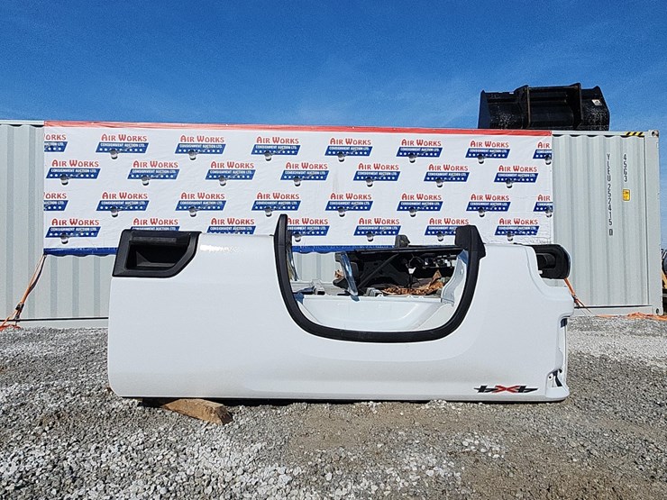 24-chevy-truck-bed-8'-silveradolt,-white,-lites,-bumper-(proceeds-donated-to-charity)-image-1