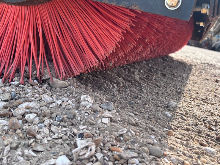 #3514-•-bobcat-sweeper-attachment-image-2