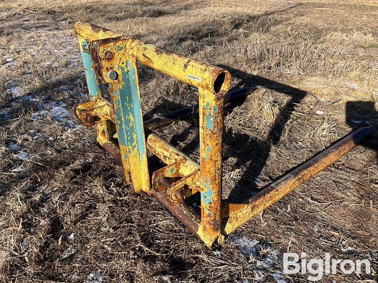 3-pt-heavy-duty-bale-carrier-image-1