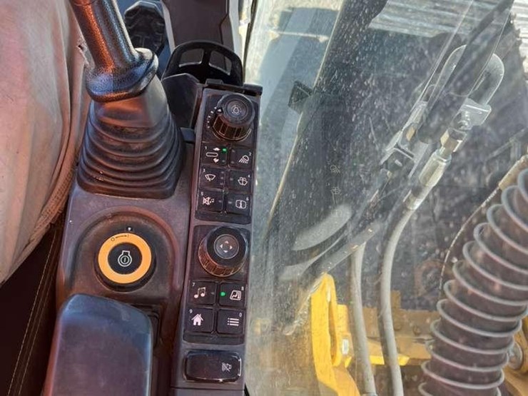 2019-caterpillar-320-image-21