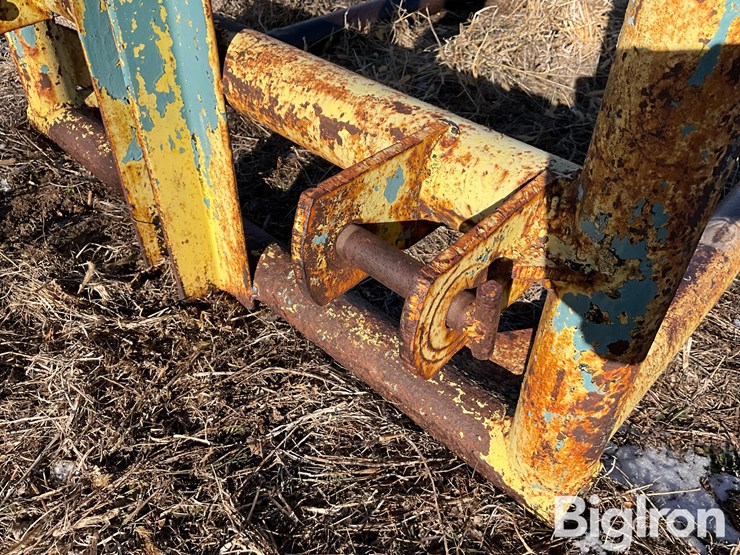 3-pt-heavy-duty-bale-carrier-image-10