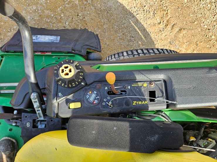 2015-john-deere-z930m-efi-image-11