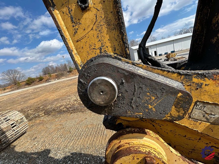 2017-caterpillar-318fl-image-27