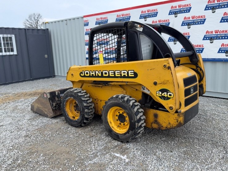 2005-john-deere-240-image-2