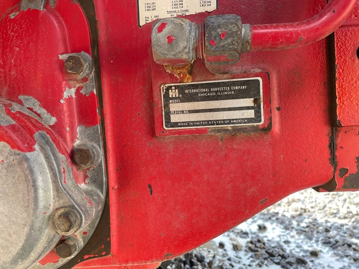 tag-#312,-1981-ih-886-diesel-tractor-image-19
