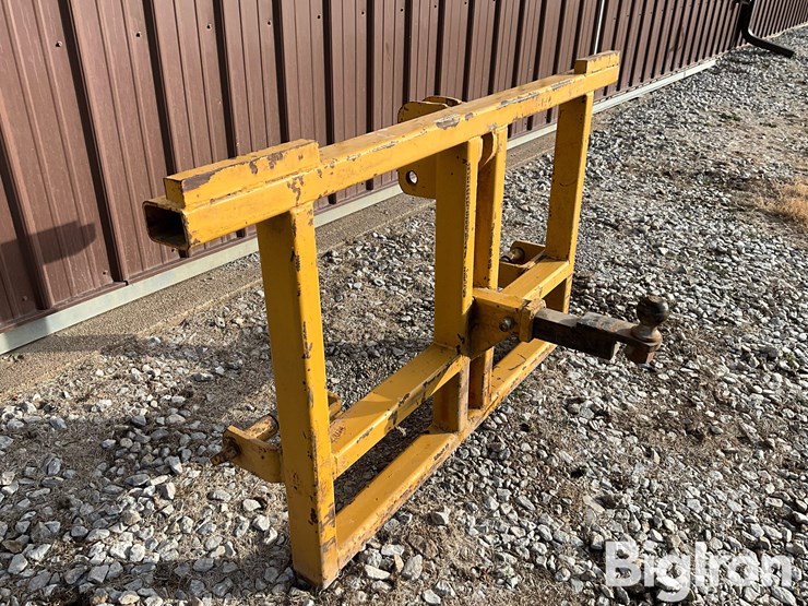 value-eng-3-pt-receiver-hitch-attachment/head-carrier-image-3