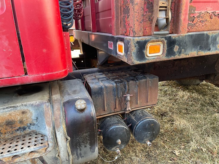 tag-#322,-1978-ih-grain-truck-image-7