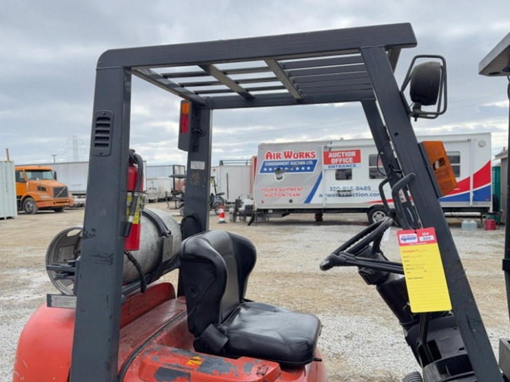 toyota-d565460-forklift,-7709hrs,-lpg,-3-stage-mast,-42"-forks,-solid-wheels-image-17