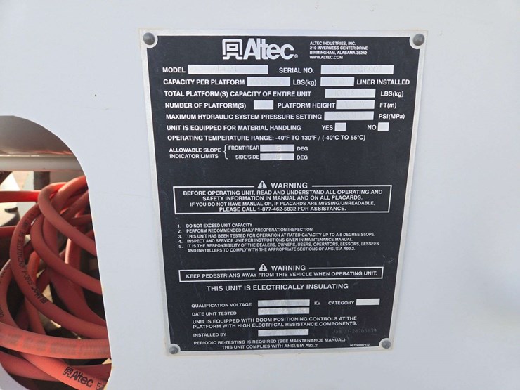 2013-freightliner-m2-106-image-26