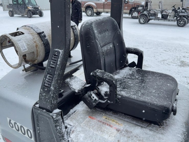 nissan-model-60-sn#-f811013-15,237hrs-40"-forks-image-16