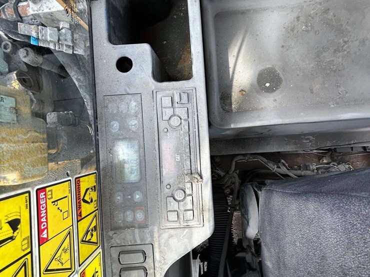 2017-caterpillar-318fl-image-118