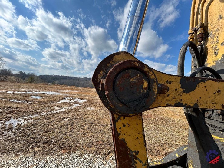 2017-caterpillar-318fl-image-21