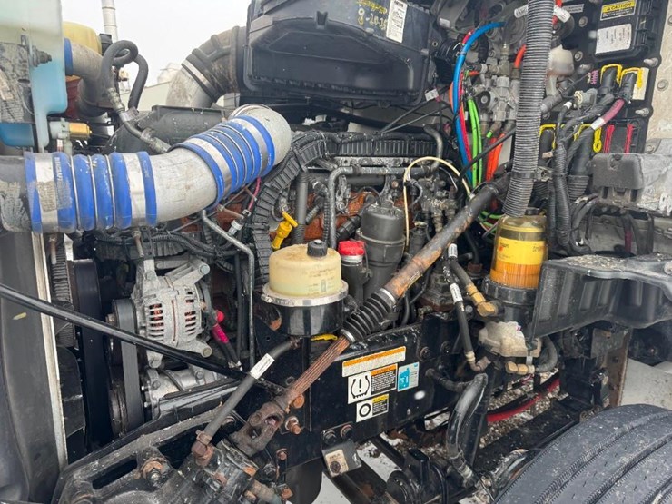 2017-peterbilt-567-image-9