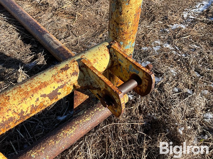 3-pt-heavy-duty-bale-carrier-image-11