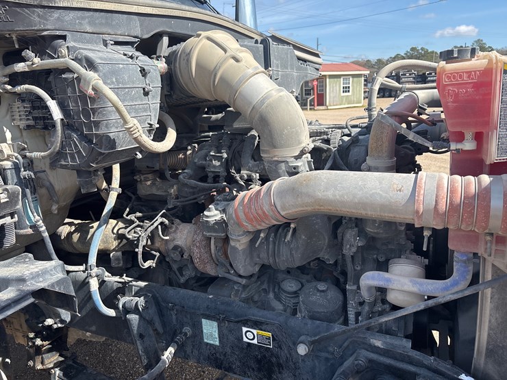 2023-kenworth-t880-image-21