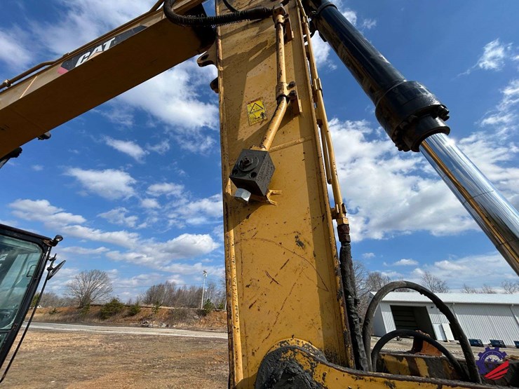 2017-caterpillar-318fl-image-30