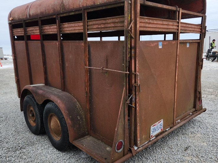 14'-tandem-axle-livestock-trailer-image-3