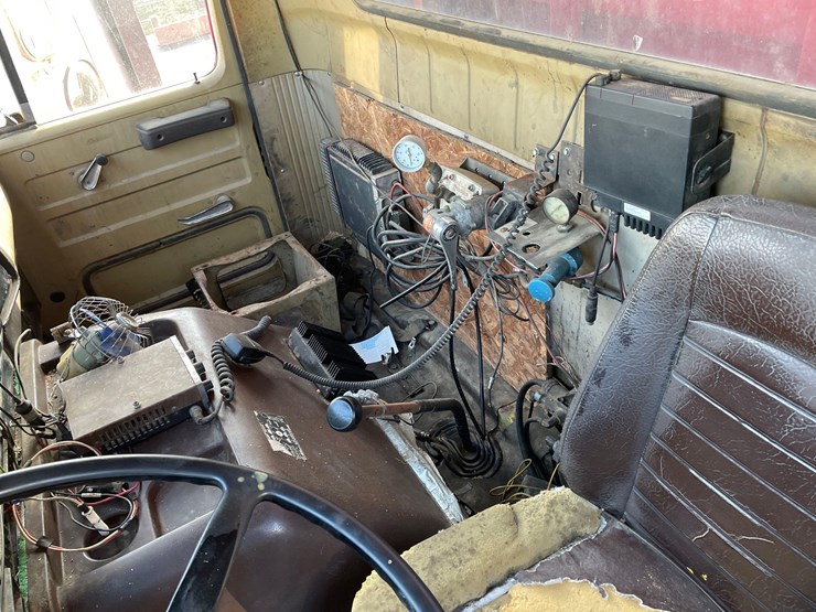 tag-#322,-1978-ih-grain-truck-image-25