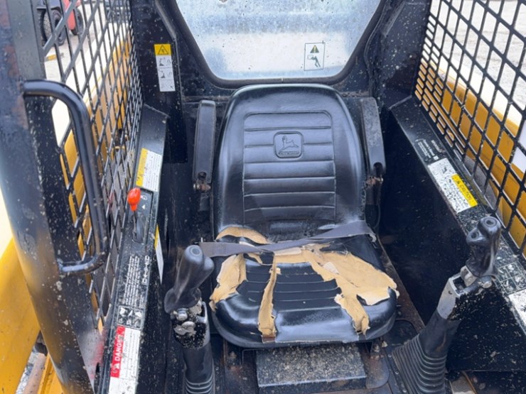 2005-john-deere-240-image-16