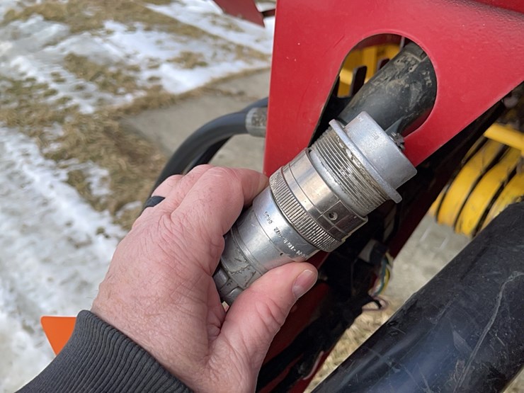 new-holland-br740a-image-10