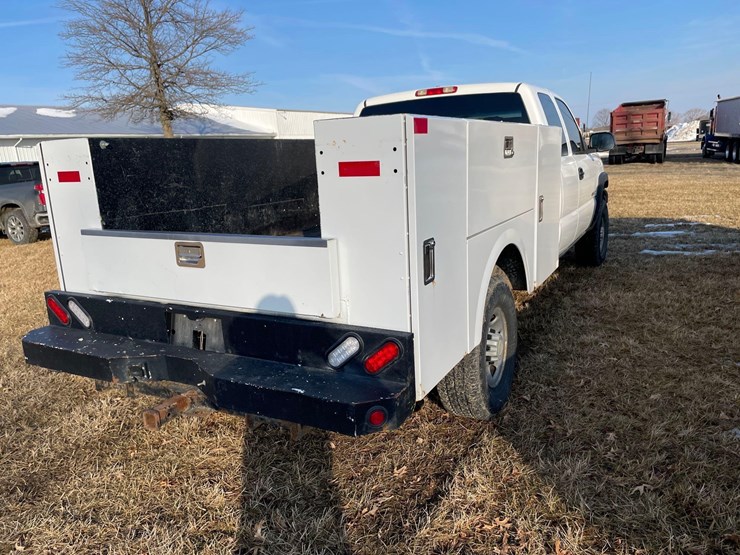 2006-chevrolet-2500-image-12