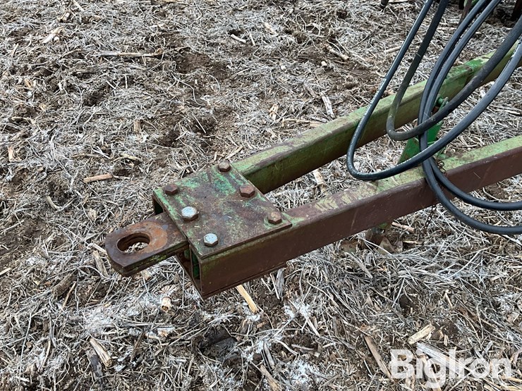 john-deere-235-image-11