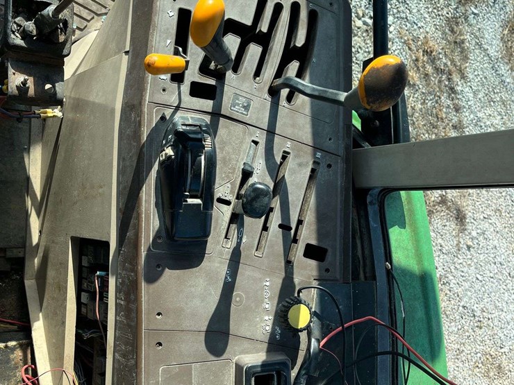 john-deere-6405-image-35