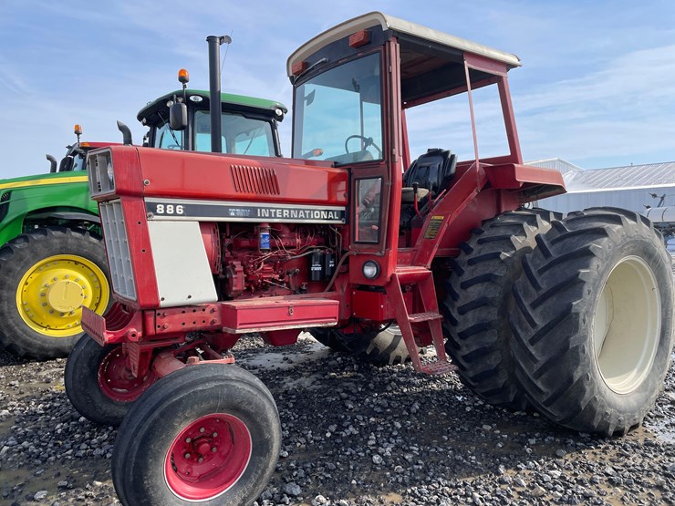 tag-#312,-1981-ih-886-diesel-tractor-image-1
