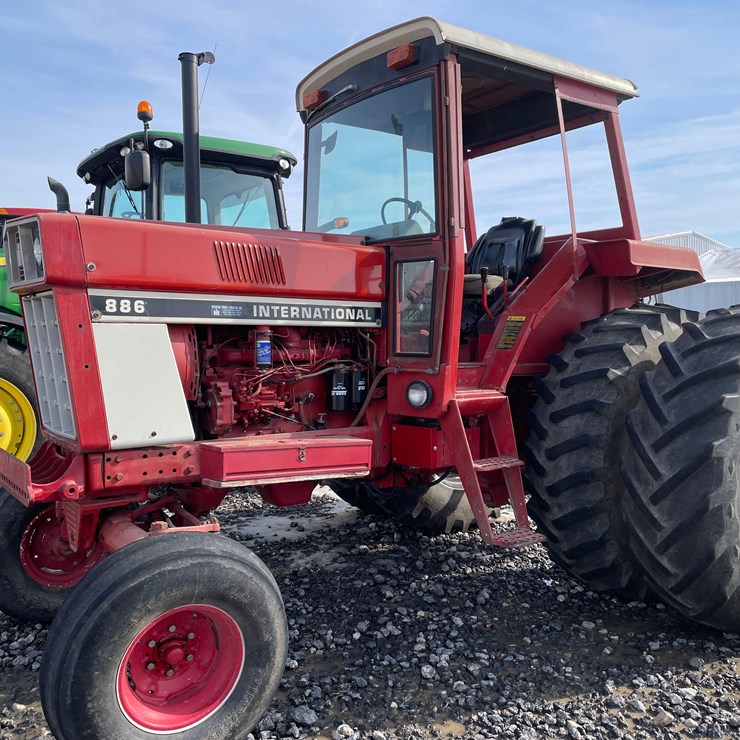 Tag #312, 1981 IH 886 diesel tractor