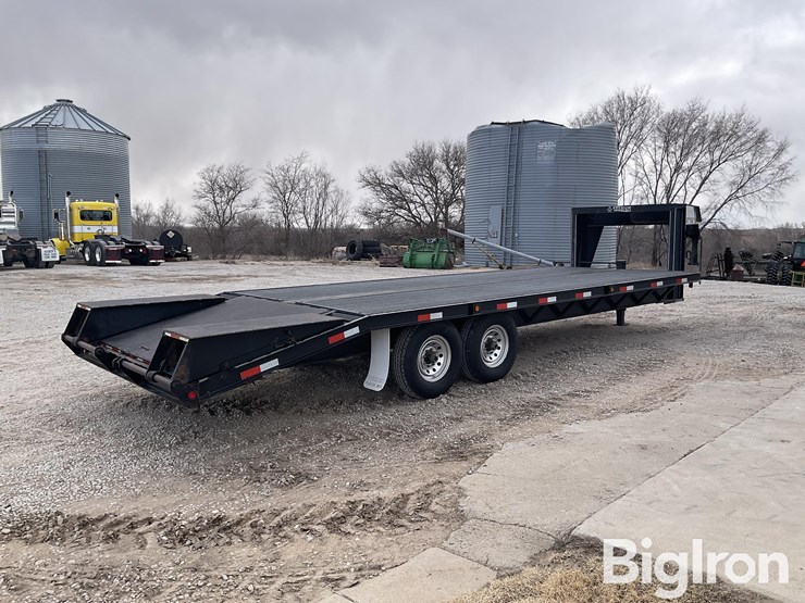 2001-titan-trailer-image-5