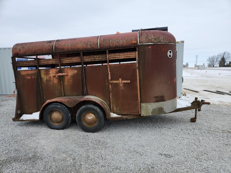 14'-tandem-axle-livestock-trailer-image-1