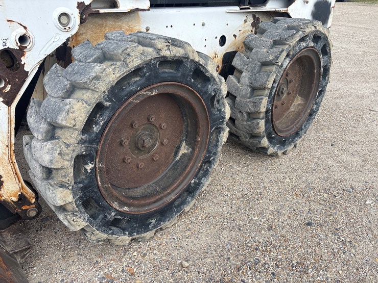 2009-bobcat-s150-image-8