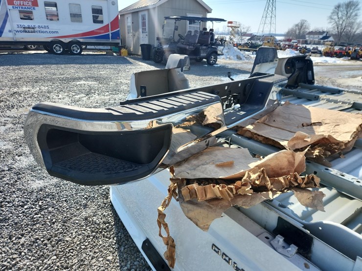 24-chevy-truck-bed-8'-silveradolt,-white,-lites,-bumper-(proceeds-donated-to-charity)-image-5