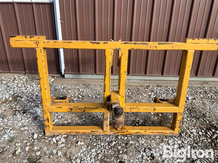 value-eng-3-pt-receiver-hitch-attachment/head-carrier-image-2