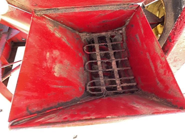 new-holland-354-image-8