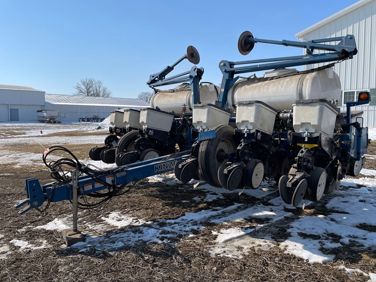 2008-kinze-3200-image-1