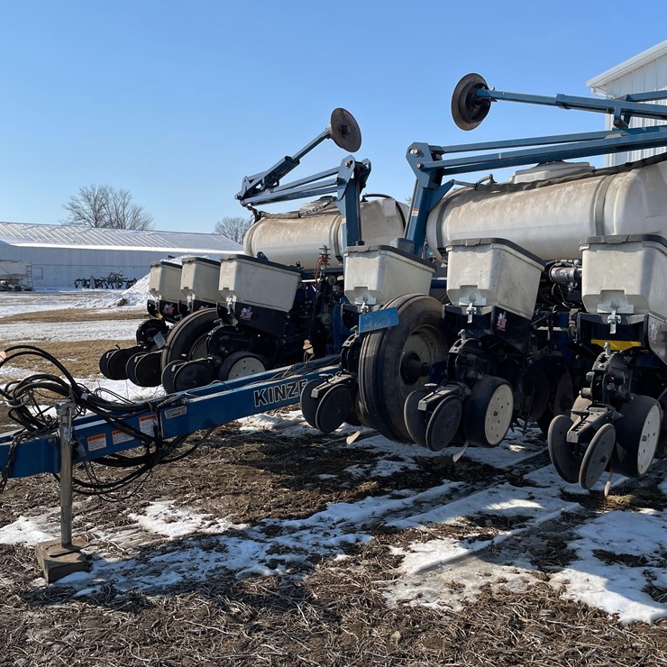 2008 KINZE 3200