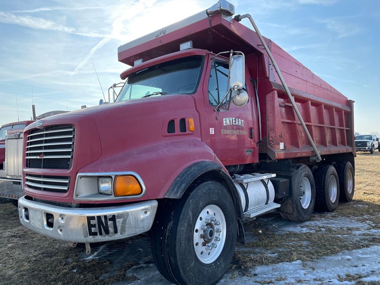 tag-#154,-2000-sterling-tri-axle-dump-truck-image-1